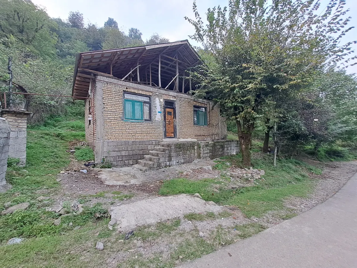 ۲۴۵ متر زمین با بنای کلنگی قابل سکونت